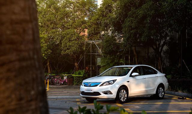 向蓝天白云挺进 试驾长安逸动EV300