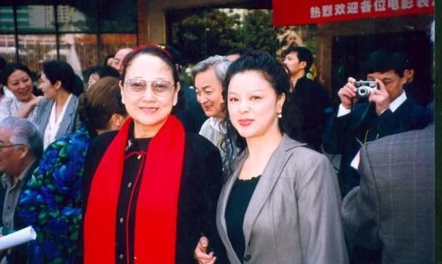 84岁王晓棠近照，儿子去世时的一句话，让她痛到一生不敢要孩子！