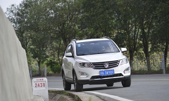 上巴郎山过塔公草原，穿梭在318川藏线上的宝骏560