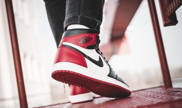 有爱不孤单,AJ情侣鞋秀一脸