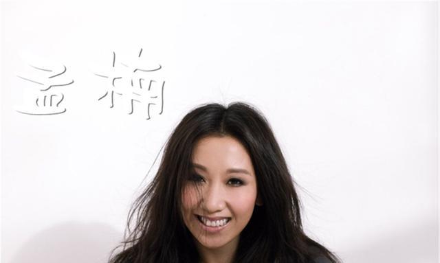 这首歌有13个人唱过，吴莫愁唱毁了，最后一个唱绝了