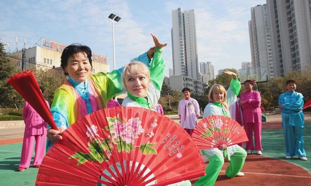 韩国人游中国重庆, 感叹: 重庆太发达了, 韩国的