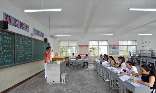 考教师入编门槛将提高,高中可能要硕士文凭,你