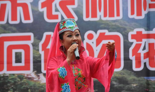 甘肃花儿促进民族团结:兰州市石佛沟景区举办花儿演唱