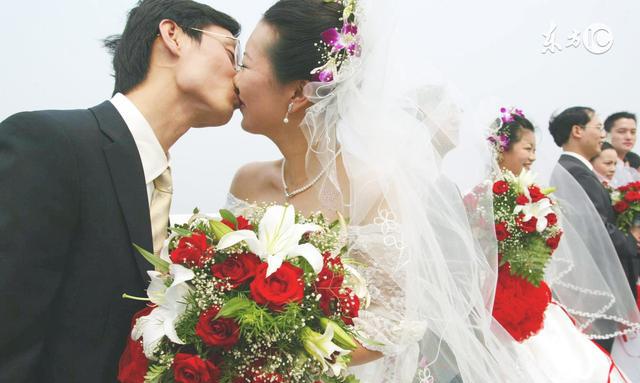 我不幸被压断了双腿，赔了80万，老婆却高兴的吵着和我离婚
