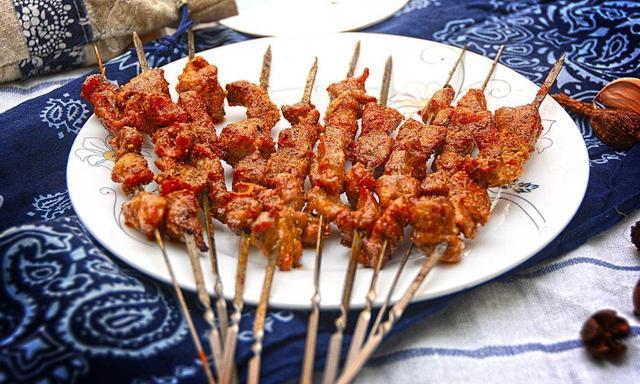 烤羊肉串25年的新疆人,第一次公开烤羊肉的绝密美女配方泳池a美女和v美女图片