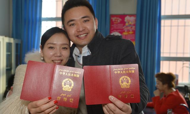 和媳妇领证,发朋友圈炫耀一下,有一条评论让我