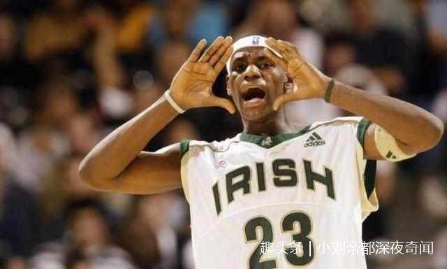 球星退役高中球衣:库里高中打替补