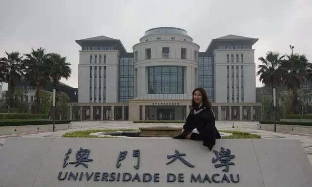 中国面积最小的大学, 双语教育绝无仅有, 内地高