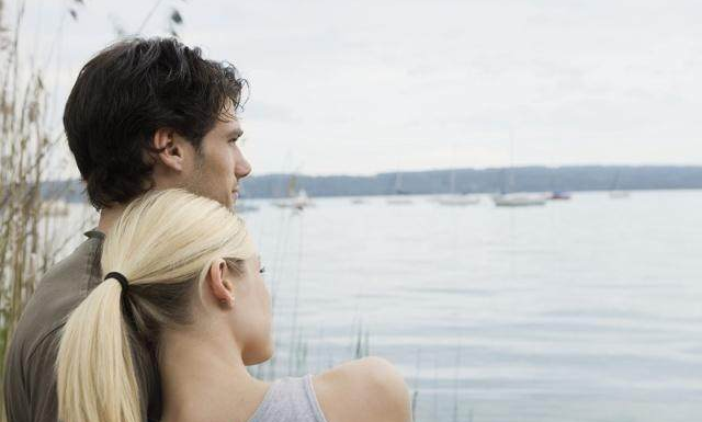 娶大我9岁的二婚女人,结婚一个月就提离婚,原因我说不出口