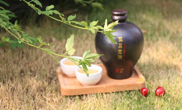 一壶白茅吟风流 --尹吉甫与房陵黄酒的渊源