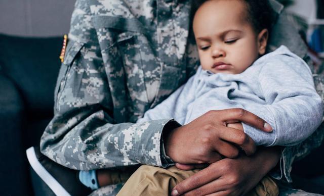 新兵下连就能拿到1万2的工资,美军工资一个月