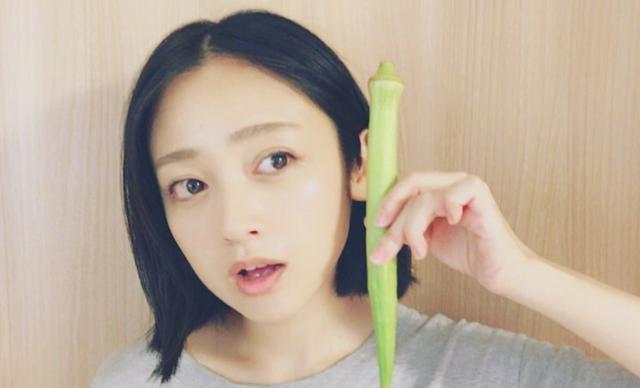 没人信她生两胎曾离婚！36岁安达佑实素颜穿校服仍像少女