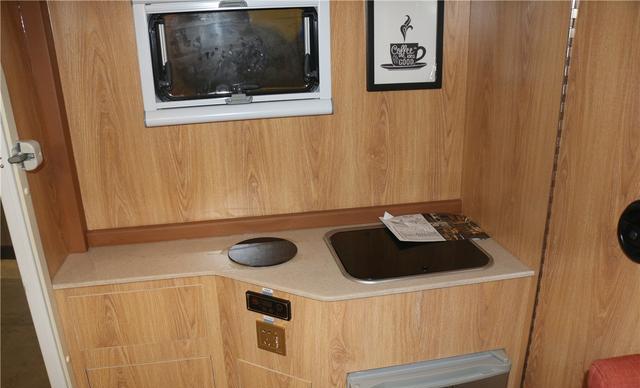 基于大通T60改装的硬顶房车,越野强劲,空间舒