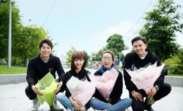 网友国外免税店偶遇唐嫣又在买奢侈品,不让签