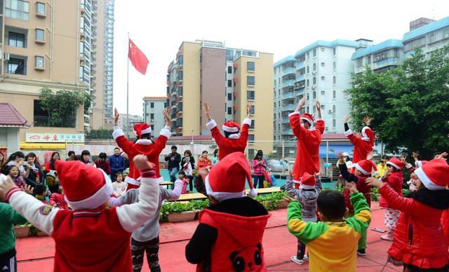 小班美术活动:漂亮的帽子