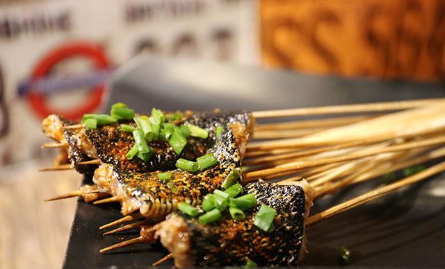 烤蛇肉在串串界不多见,so爱吃蛇肉的吃货们可以去试试哟!
