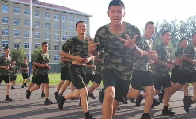身边故事|不跑一次武装五公里，不足以谈你的军旅人生