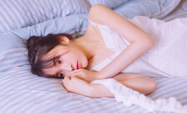 一,与别人暧昧不清.