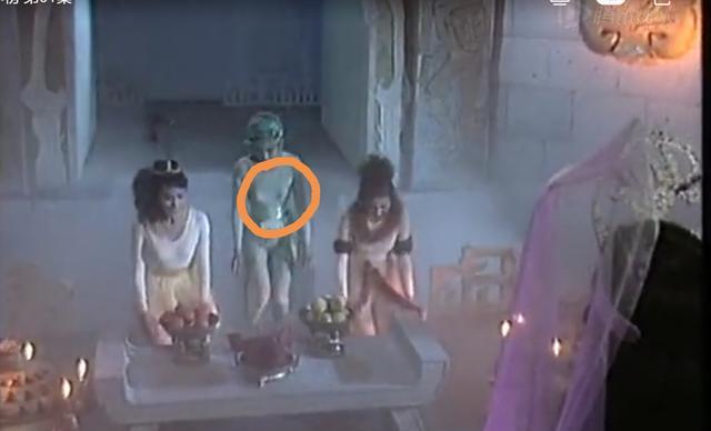 90年版《封神榜》服装迥异,道具假,放如今你是