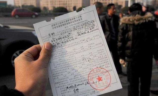 交警支招;没有停车位时,这样做,可以避免违章停车的罚款