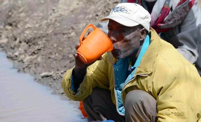 非洲水资源也很丰富,但非洲却是极度缺水的地方,就因非洲人懒!