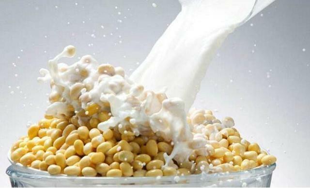 婴儿多大可以喝豆浆? 宝宝喝豆浆要注意这3个