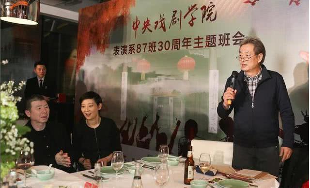 51岁徐帆近况，收养的小女儿近照曝光，徐帆注意力都在女儿身上
