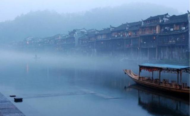 王勃--闲云潭影日悠悠,物换星移几度秋