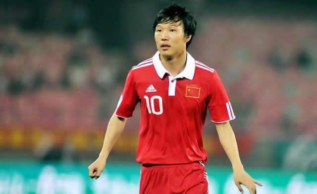 奇葩,足球比赛时出现内急怎么办?看看这些球员