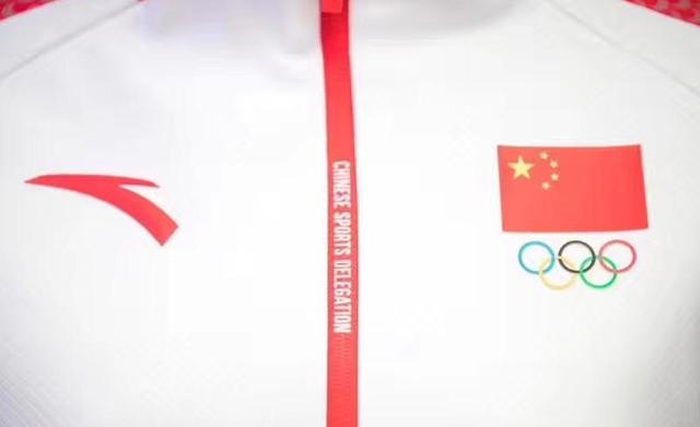 平昌冬奥会中国领奖服发布摒弃红黄之力中国龙昂扬向上