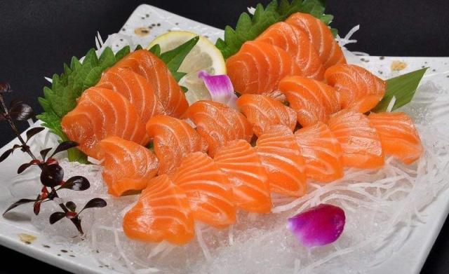 日本人都不吃三文鱼了,但中国人还在吃?网友: