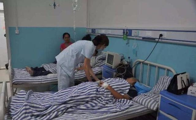 准备买房,妻子却把钱都给他妈看病,刷卡时她傻了