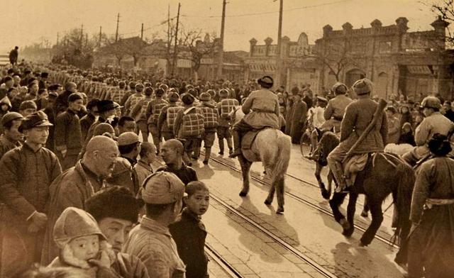 1949年，坐拥55万大军的傅作义，为什么要接受和平改编？