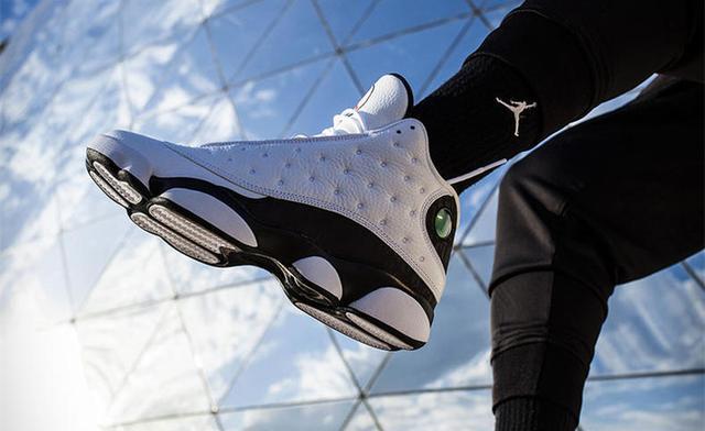 有爱不孤单,AJ情侣鞋秀一脸