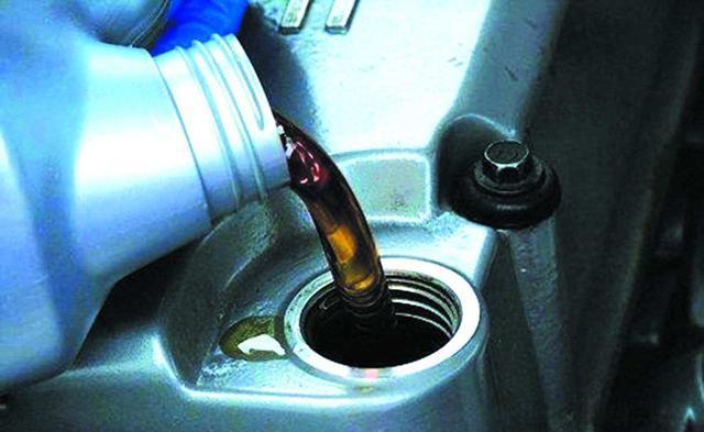 汽车更换矿物机油为合成机油需要清洗发动机么？安全用车为您解析