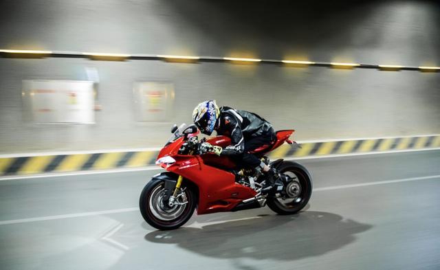 来自日本和意大利的两台战神，尼桑GTR&杜卡迪1299