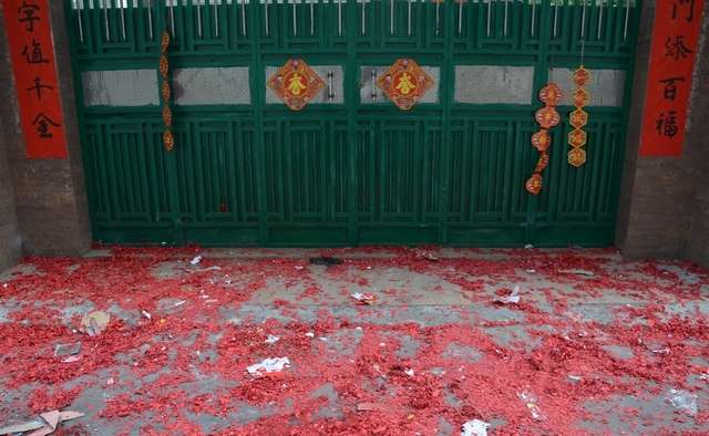 长大后总怀念小时候过年放鞭炮的时候,现在感