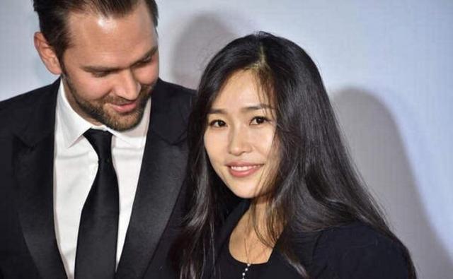 张艺谋的34女儿近照, 两任老公都是老外, 今回国发展