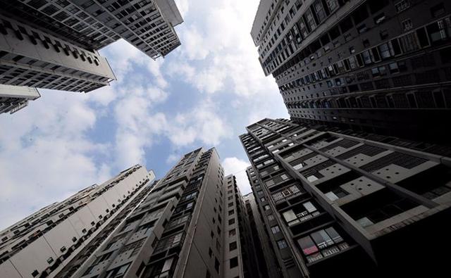 父亲去世给我留下十万债务,姨夫说帮我还,但要