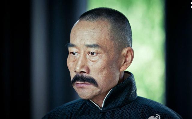 小鲜肉怒怼李雪健片酬高,李老师霸气回应:我在部队经历过生死