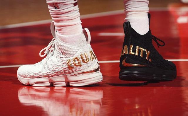 LeBron James 上脚詹姆斯15代 Nike LeBron 1