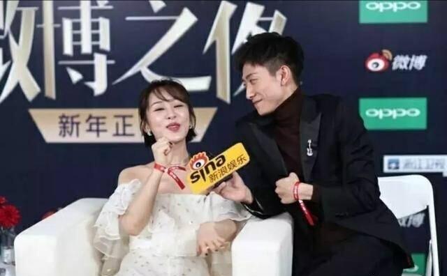 张一山看杨紫的这眼神满是宠溺,两位的互动太