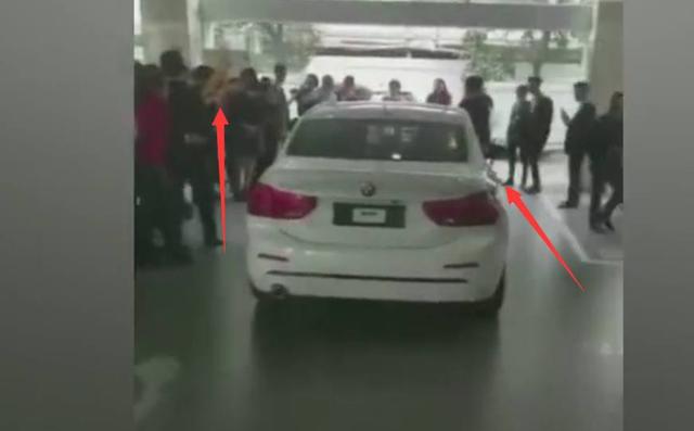 劳斯莱斯被方总拿下,微商排队炫耀卖货,拍一次