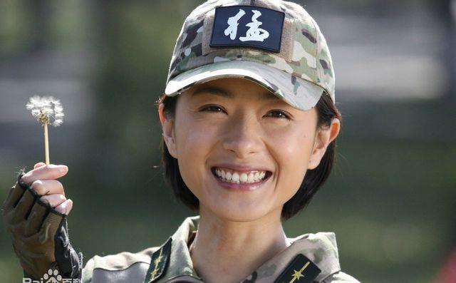 军装女神——万茜!！,非常值得看的一篇文章