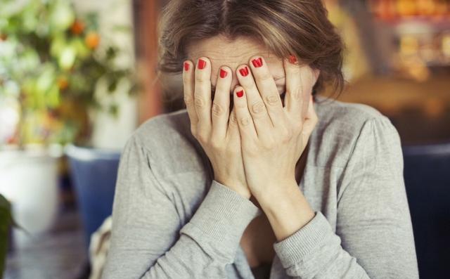 二婚女人老了,偏瘫在床,饿了三天,谁来养老