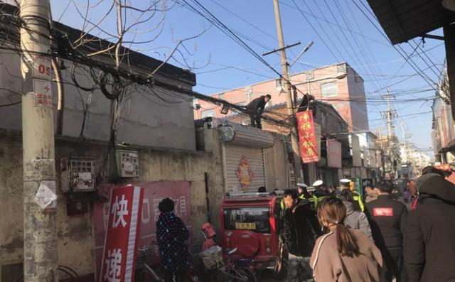 菏泽银座小胡同一住户家中失火,危急时刻,大爱涌现!