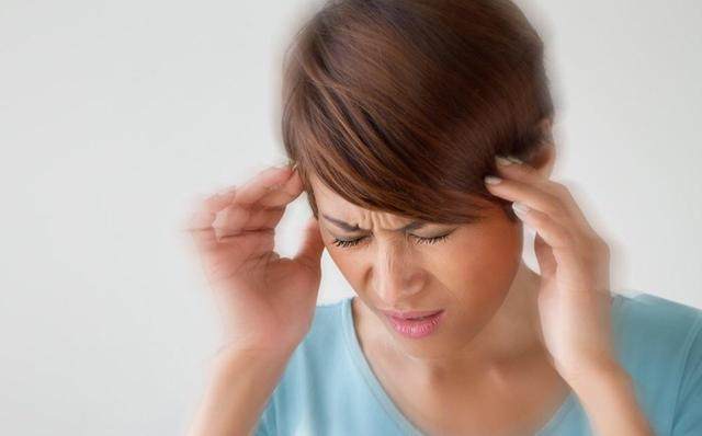 半夜老公溜进婆婆房间,听到他们无耻对话,我把