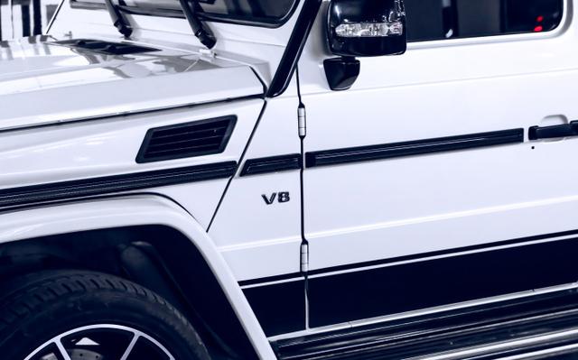 地库里的奥迪R8和奔驰大G,性格完全不同的两