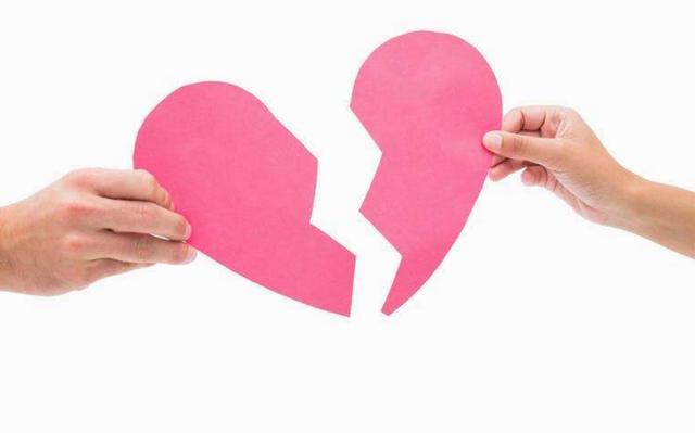 和老公离婚那天，公公对我说一话，我当着婆婆的面撕了离婚证